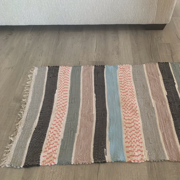 Runner. NWOT - Picture 2 of 10